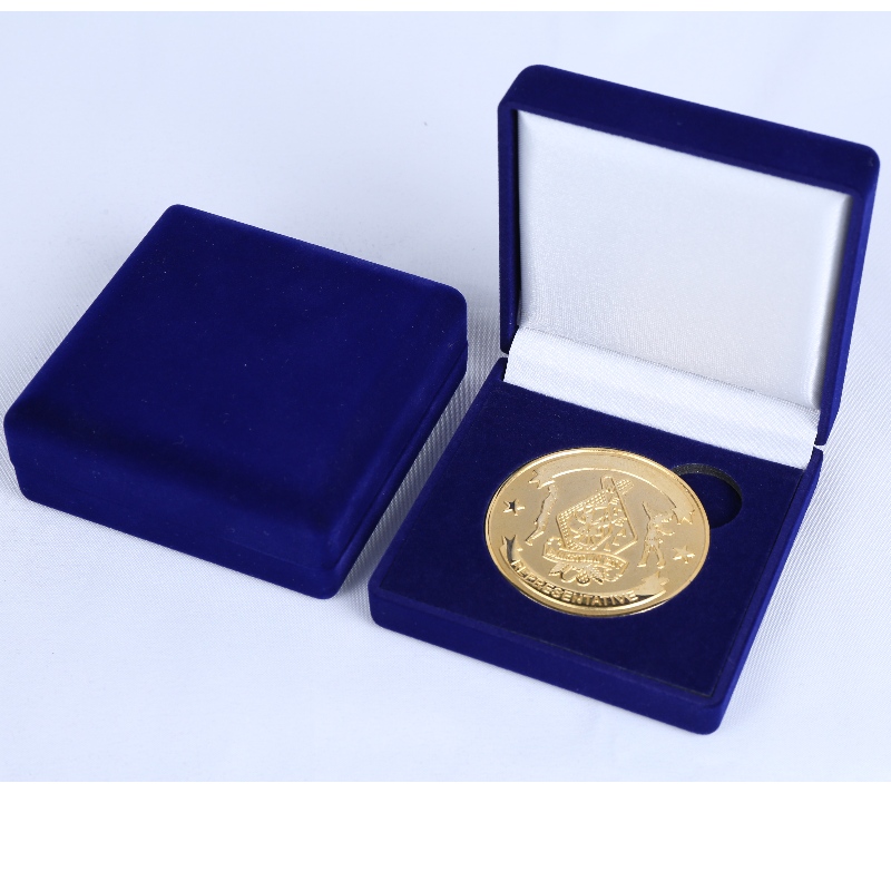 Proyecto D - 33, caja de monedas de terciopelo circular, medallas y insignias, mm.80 - 80 - 30, peso aproximadamente 65 g.