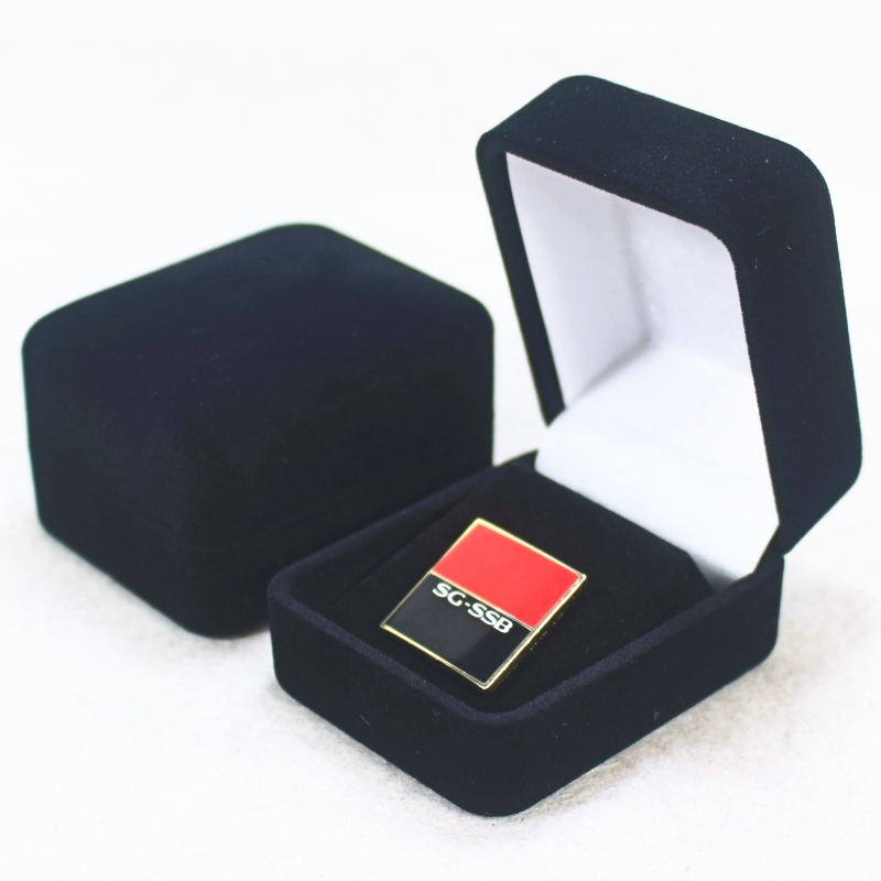 Artículo F-20 Caja de terciopelo de forma redonda para anillo, insignia o moneda, mm. 45 * 55 * 38, pesa alrededor de 32 g