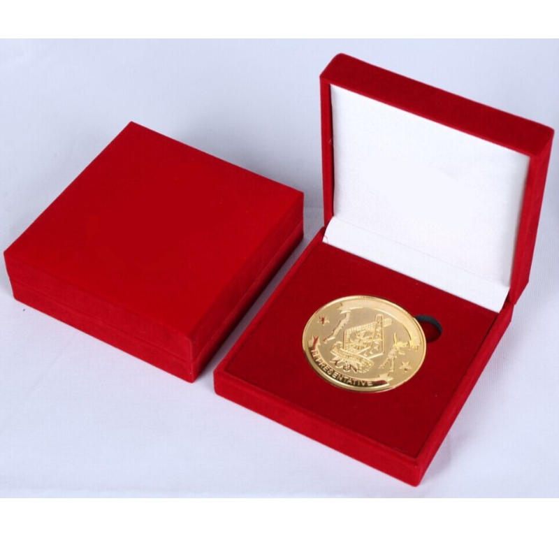 Artículo V-06 caja de franela de plástico cuadrada para monedas de 50-60 mm, insignia, gemelos, alfiler de corbata, medalla, etc. mm. 88 * 91 * 33, pesa alrededor de 85 g