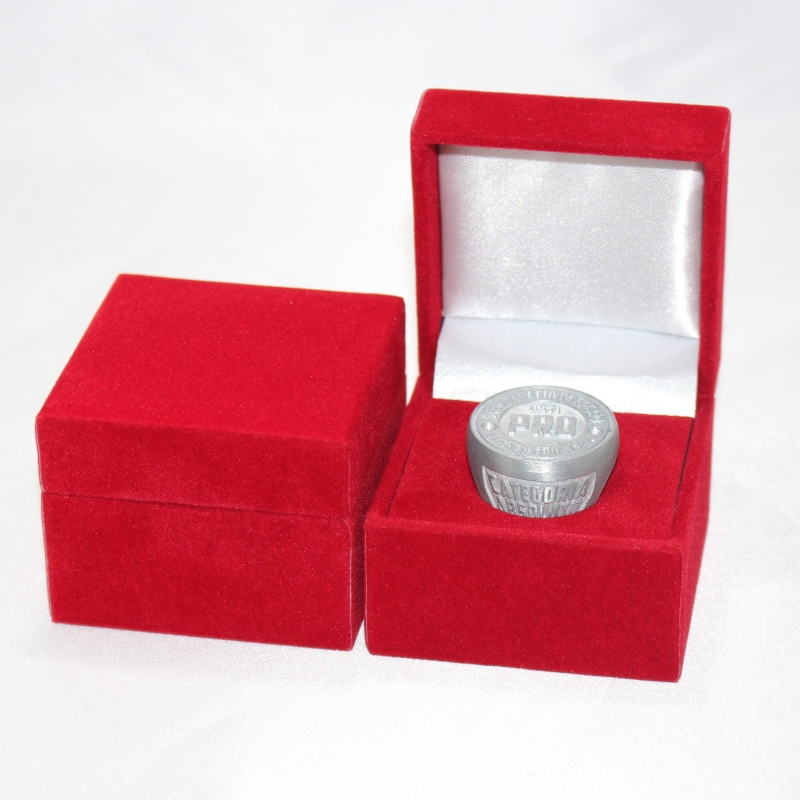Artículo V-08 caja de franela cuadrada para monedas de 25-38 mm de diámetro, placa, anillo grande, etc. mm. 60 * 60 * 48, pesa aproximadamente 63 g
