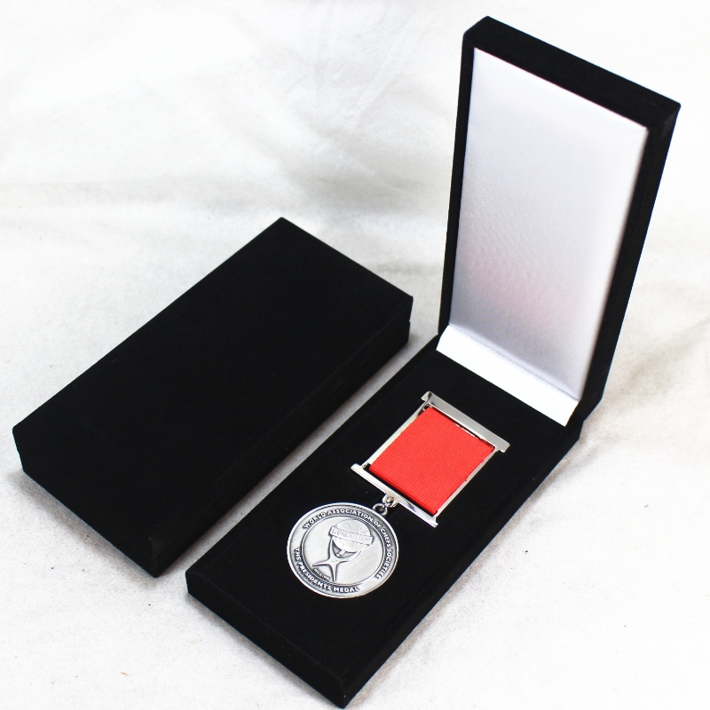 Artículo Caja de papel de cuero sintético rectangular V-10L para medalla e insignia de 50 * 120 mm, etc. mm. 69 * 148 * 30, pesa alrededor de 98 g